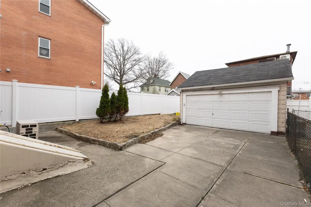 61-17A 165th Street Fresh Meadows NY 11365