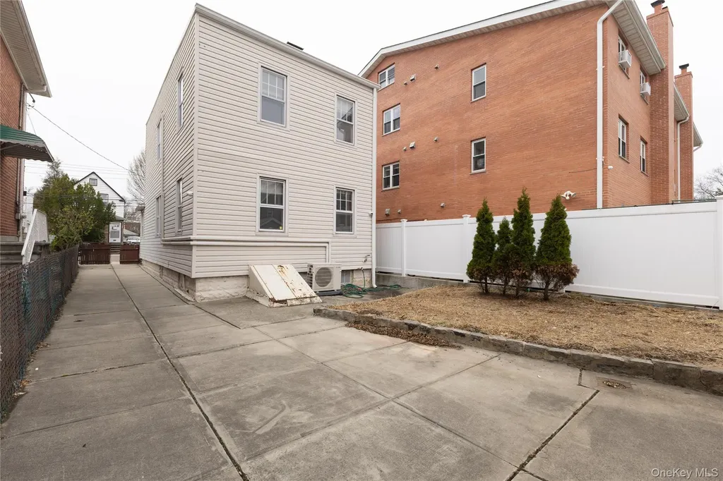 61-17A 165th Street Fresh Meadows NY 11365