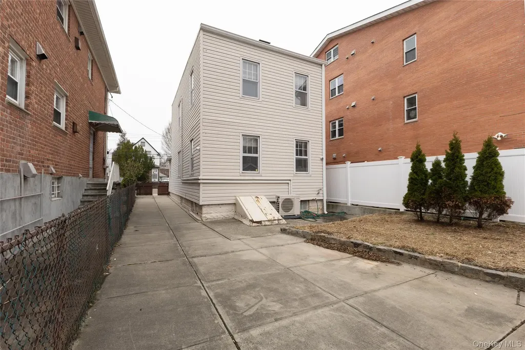 61-17A 165th Street Fresh Meadows NY 11365