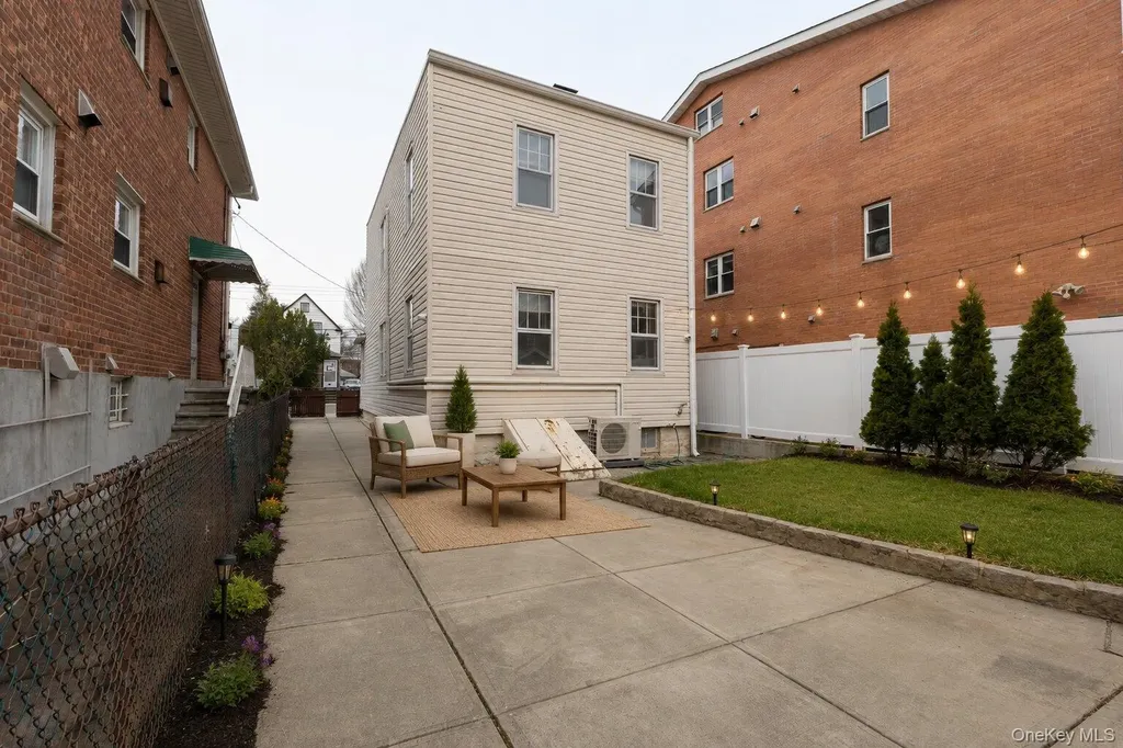 61-17A 165th Street Fresh Meadows NY 11365