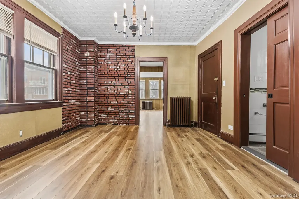 61-17A 165th Street Fresh Meadows NY 11365
