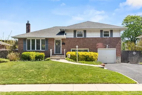 21 Reese Place Farmingdale NY 11735
