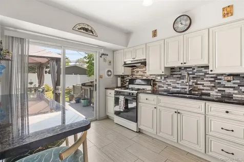 21 Reese Place Farmingdale NY 11735