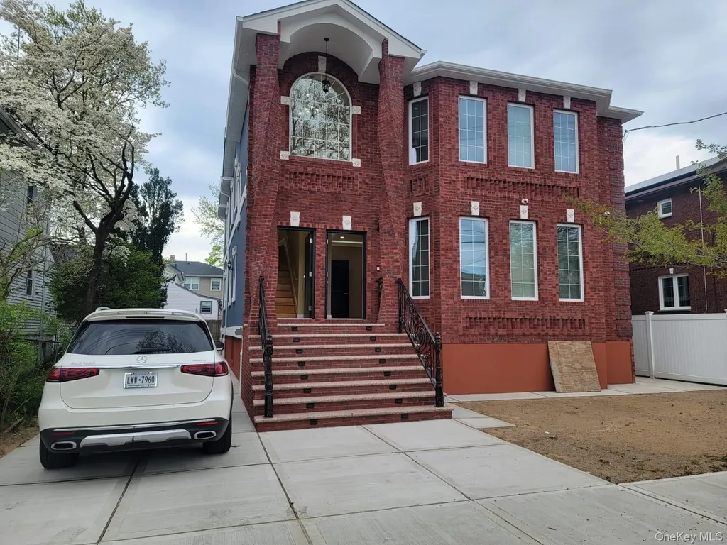 24712 139th Avenue Rosedale NY 11422