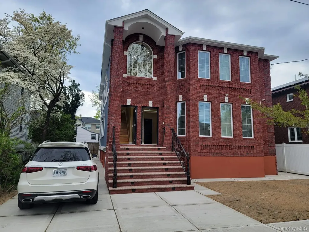 24712 139th Avenue Rosedale NY 11422