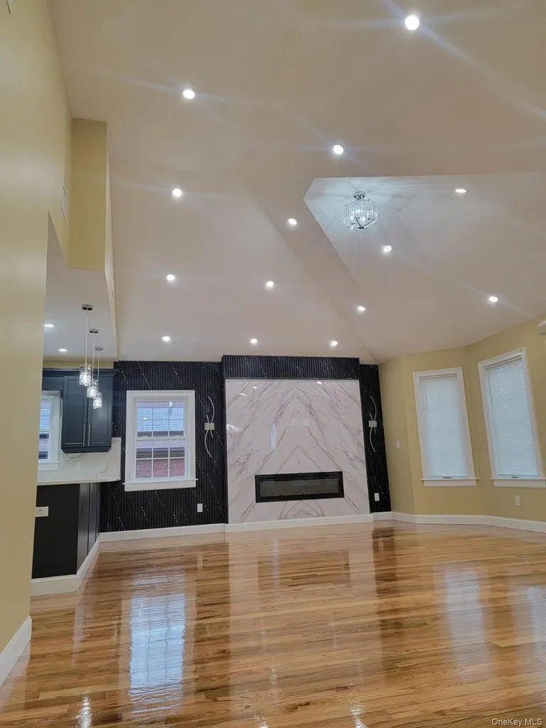 24712 139th Avenue Rosedale NY 11422