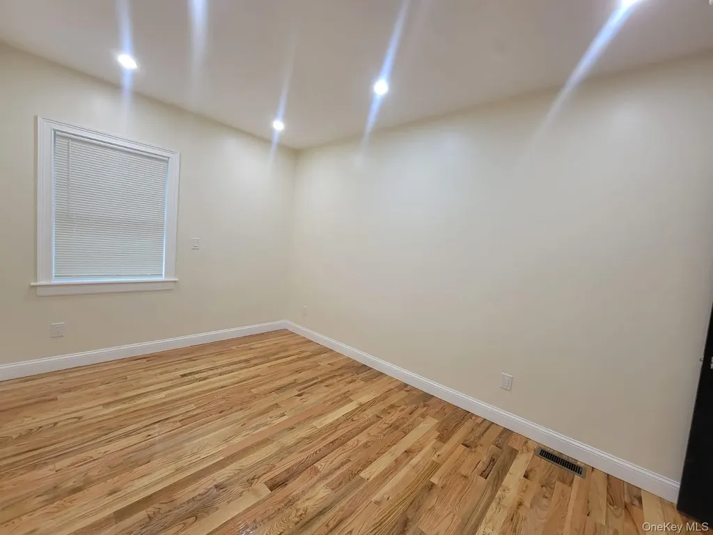 24712 139th Avenue Rosedale NY 11422