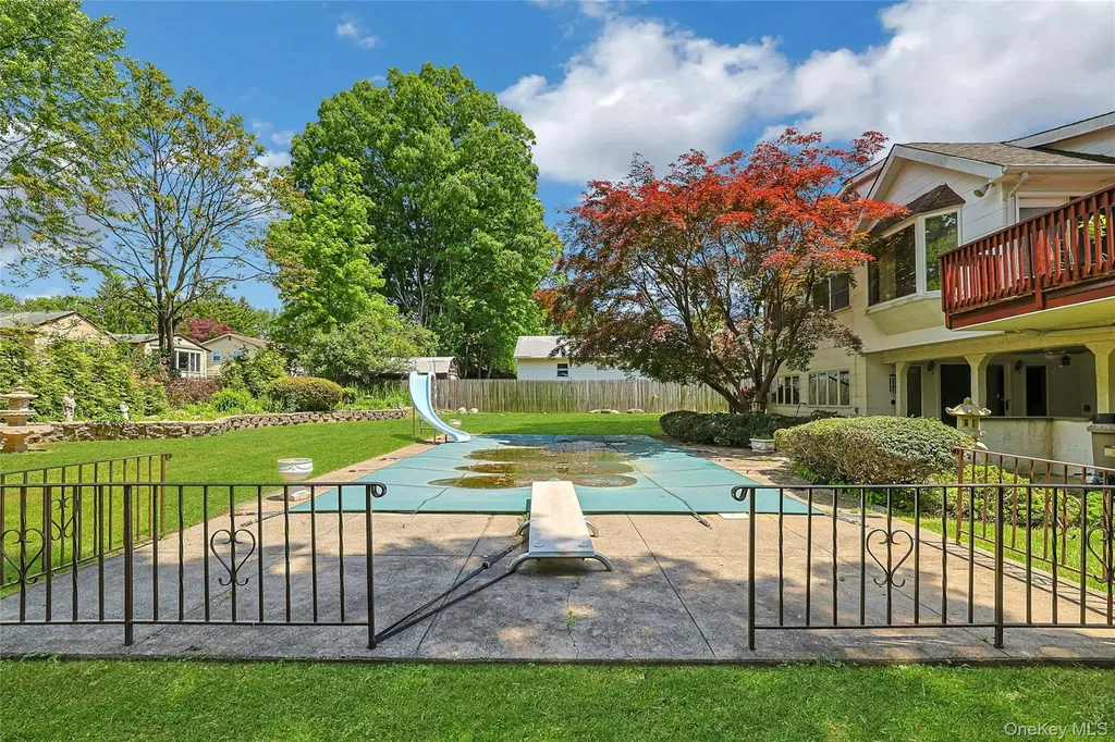 25 Tennyson Drive Nanuet NY 10954