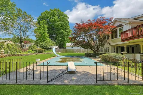25 Tennyson Drive Nanuet NY 10954