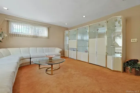 25 Tennyson Drive Nanuet NY 10954