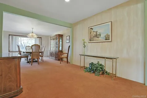25 Tennyson Drive Nanuet NY 10954