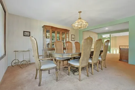 25 Tennyson Drive Nanuet NY 10954