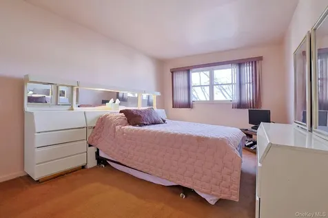 25 Tennyson Drive Nanuet NY 10954