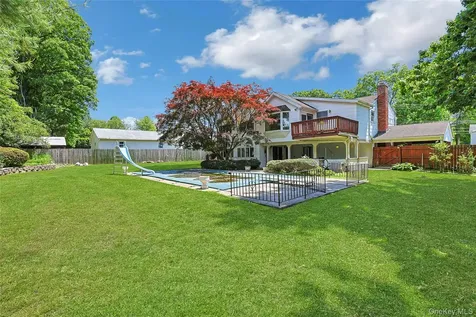 25 Tennyson Drive Nanuet NY 10954