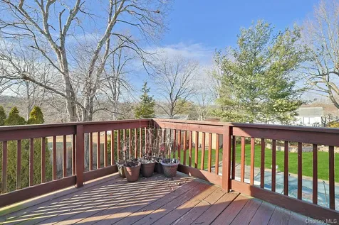 25 Tennyson Drive Nanuet NY 10954