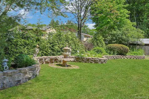 25 Tennyson Drive Nanuet NY 10954