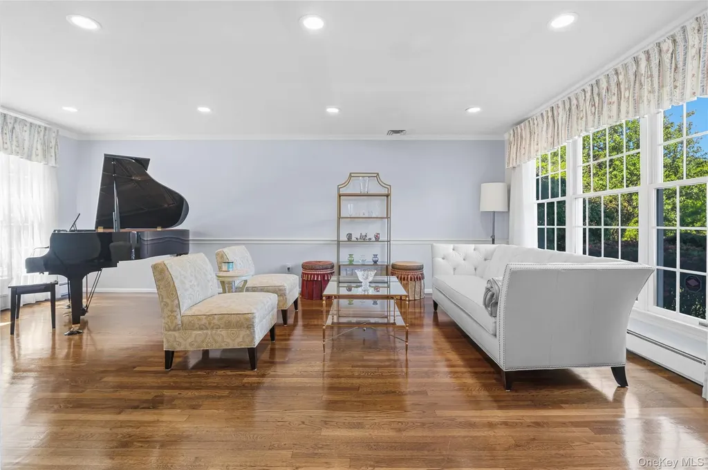 199 Split Rock Road Syosset NY 11791