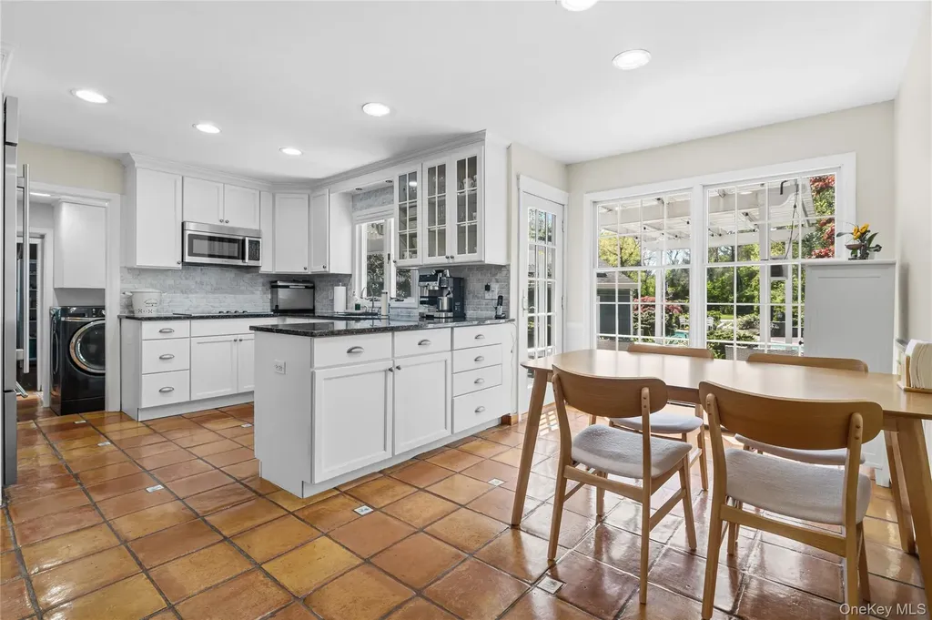 199 Split Rock Road Syosset NY 11791