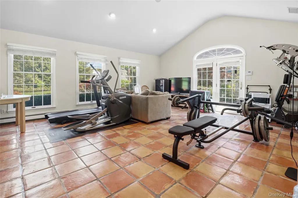 199 Split Rock Road Syosset NY 11791