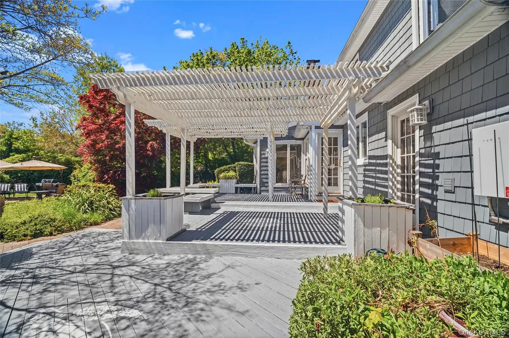 199 Split Rock Road Syosset NY 11791