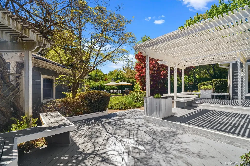 199 Split Rock Road Syosset NY 11791