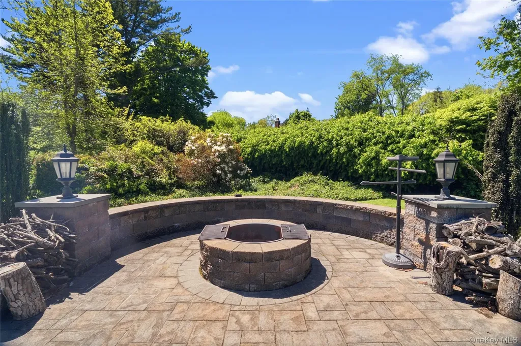 199 Split Rock Road Syosset NY 11791