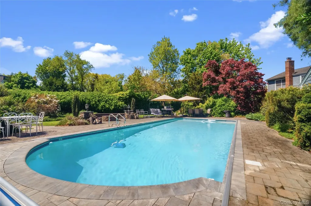 199 Split Rock Road Syosset NY 11791