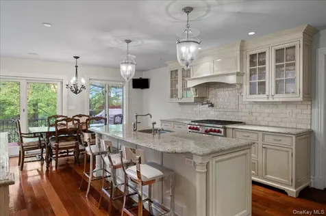 8 Far Hill Lane Pleasantville NY 10570