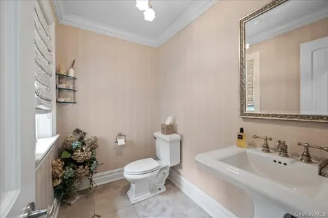 8 Far Hill Lane Pleasantville NY 10570