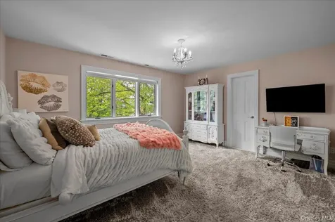 8 Far Hill Lane Pleasantville NY 10570