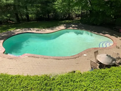 8 Far Hill Lane Pleasantville NY 10570