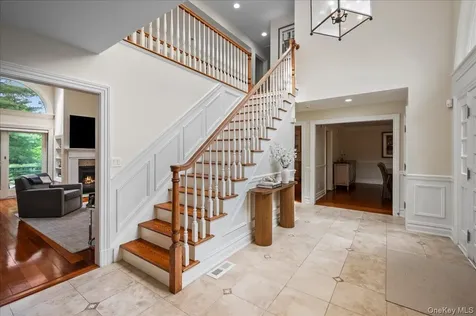 8 Far Hill Lane Pleasantville NY 10570