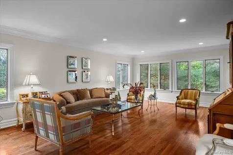 8 Far Hill Lane Pleasantville NY 10570
