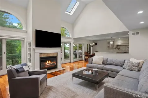 8 Far Hill Lane Pleasantville NY 10570