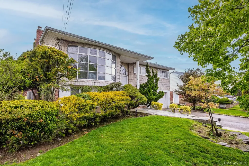 3386 Bertha Drive Baldwin NY 11510