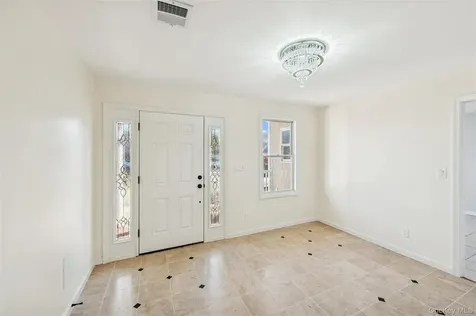 244 Water Lane S Wantagh NY 11793