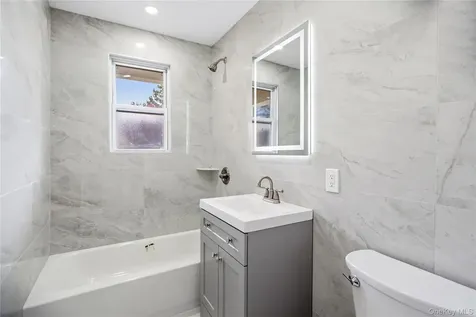 244 Water Lane S Wantagh NY 11793