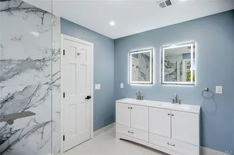 244 Water Lane S Wantagh NY 11793