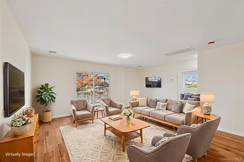 244 Water Lane S Wantagh NY 11793