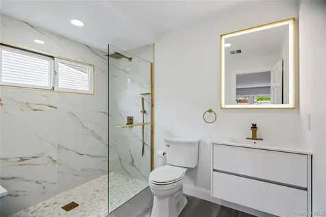 244 Water Lane S Wantagh NY 11793