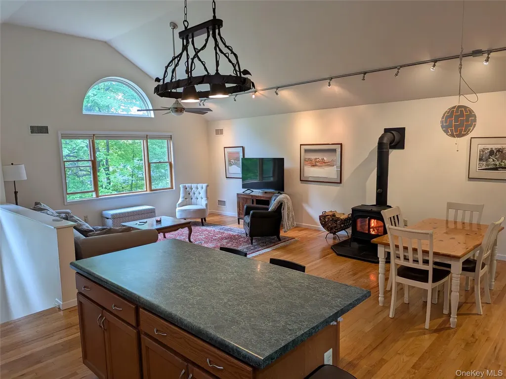 513 S Mountain Road Gardiner NY 12525