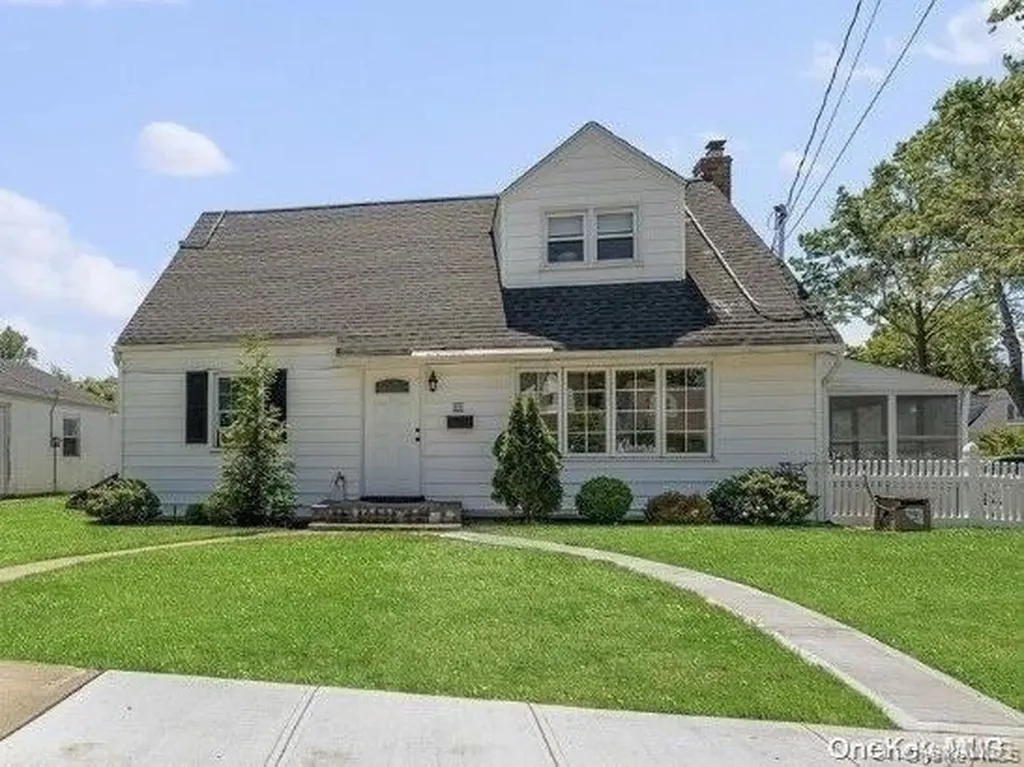 22 Pine Lane Valley Stream NY 11581