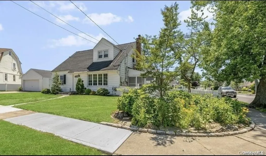 22 Pine Lane Valley Stream NY 11581