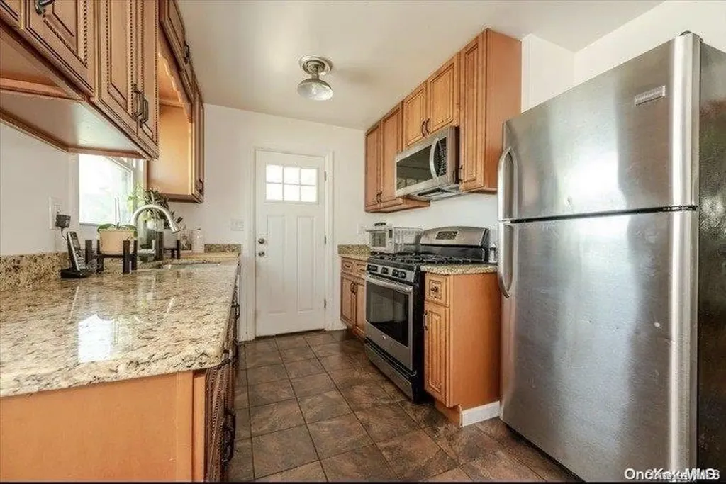 22 Pine Lane Valley Stream NY 11581