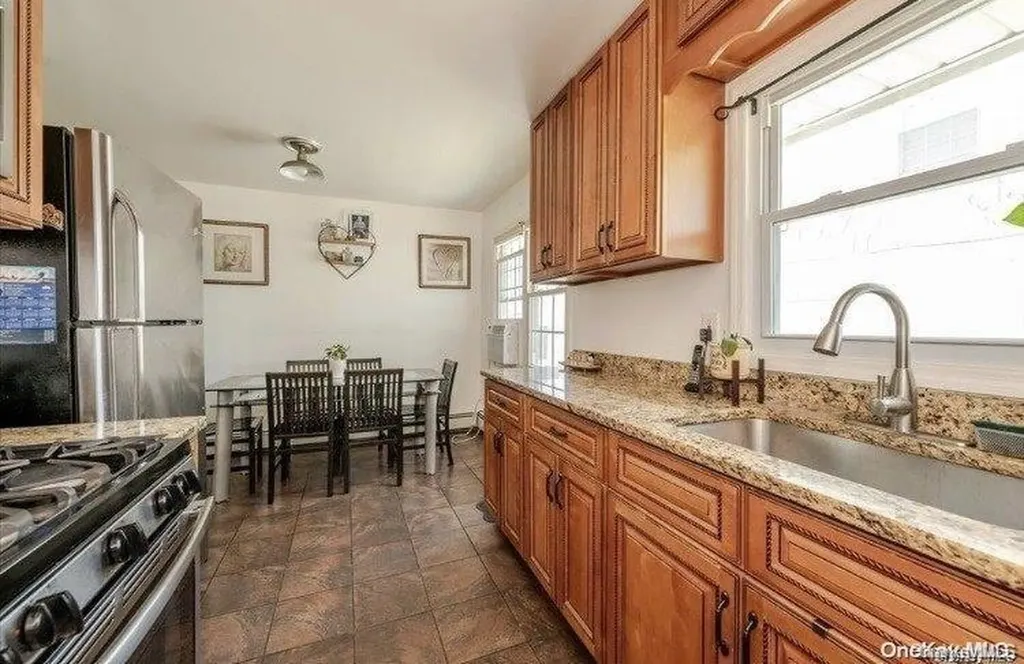 22 Pine Lane Valley Stream NY 11581