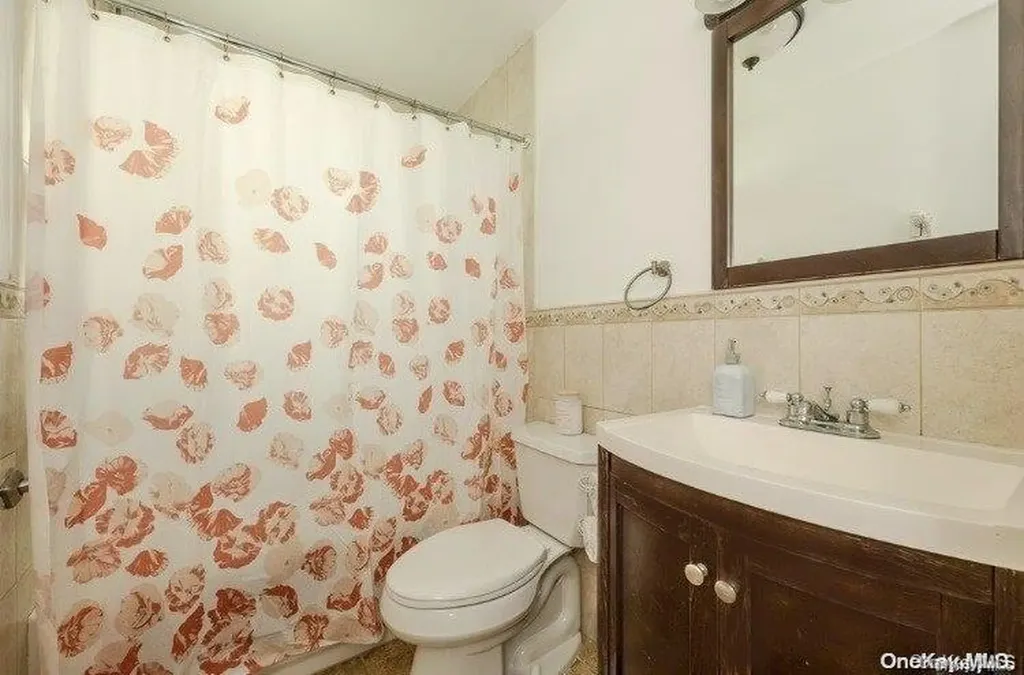 22 Pine Lane Valley Stream NY 11581