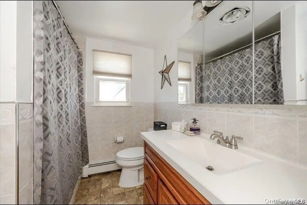 22 Pine Lane Valley Stream NY 11581