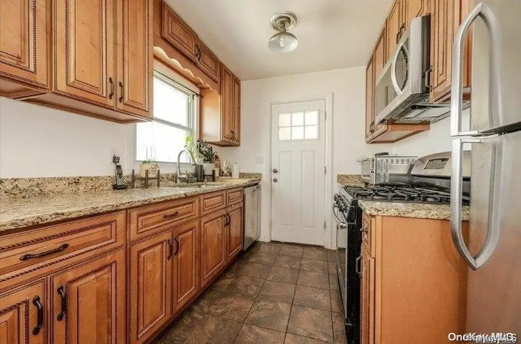 22 Pine Lane Valley Stream NY 11581