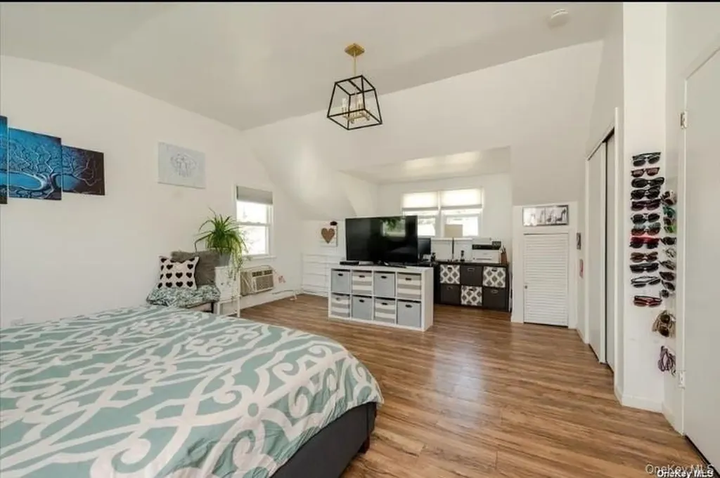 22 Pine Lane Valley Stream NY 11581