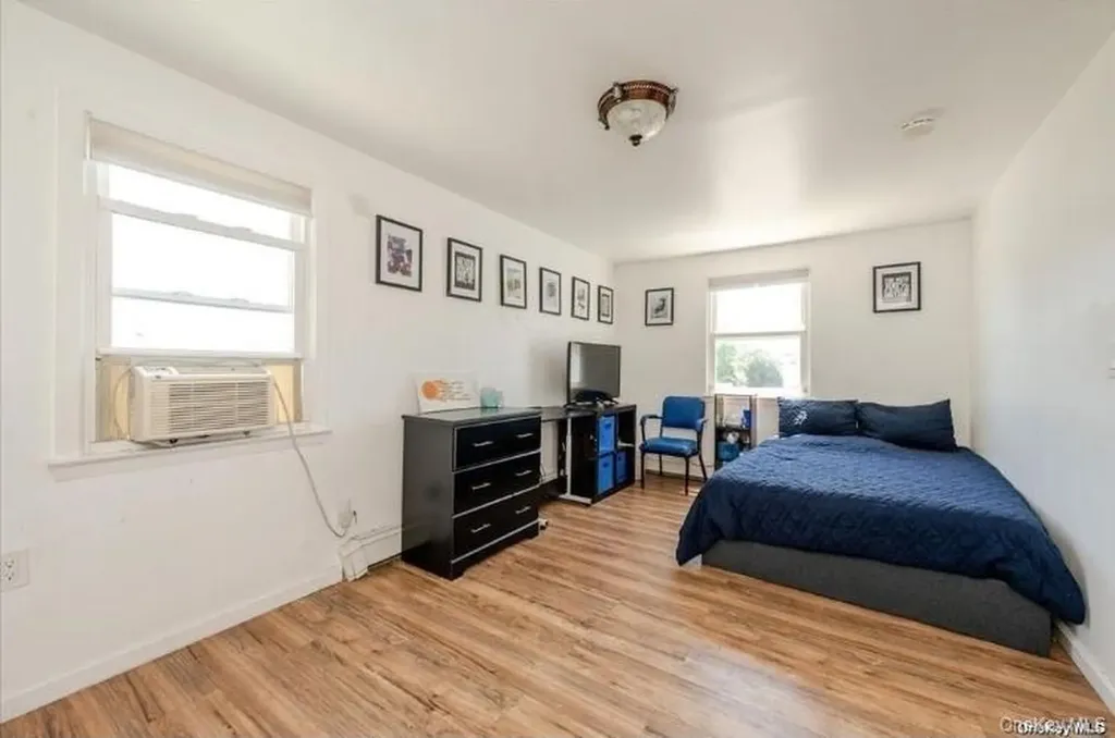 22 Pine Lane Valley Stream NY 11581